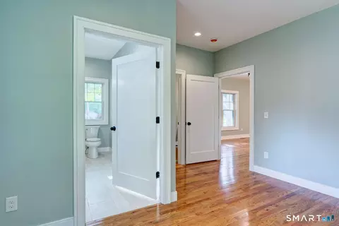 Entry Way - 70 Apple Hl, Wethersfield, CT 06109 photo 7 of 10