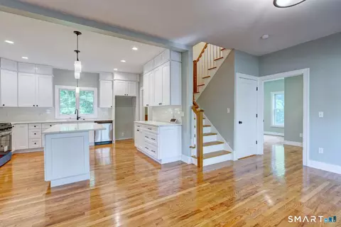 Entry Way - 70 Apple Hl, Wethersfield, CT 06109 photo 5 of 10