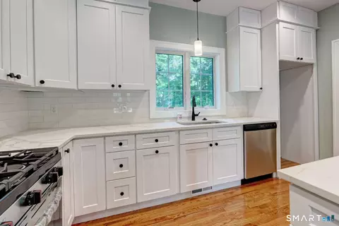 Kitchen - 70 Apple Hl, Wethersfield, CT 06109 photo 4 of 5