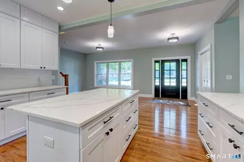 Entry Way - 70 Apple Hl, Wethersfield, CT 06109 photo 6 of 10