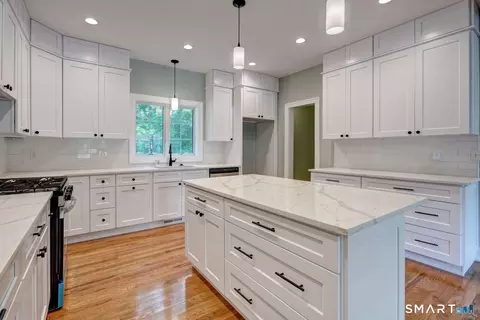 Kitchen - 70 Apple Hl, Wethersfield, CT 06109 photo 5 of 5
