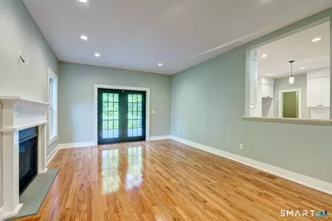 Living - 70 Apple Hl, Wethersfield, CT 06109 photo 2 of 6