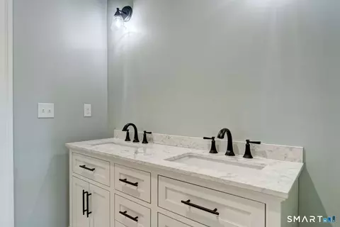Bath - 70 Apple Hl, Wethersfield, CT 06109 photo 1 of 3