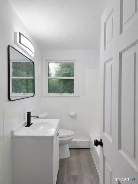 Bath - 32 Simon Rd, Enfield, CT 06082 photo 1 of 1