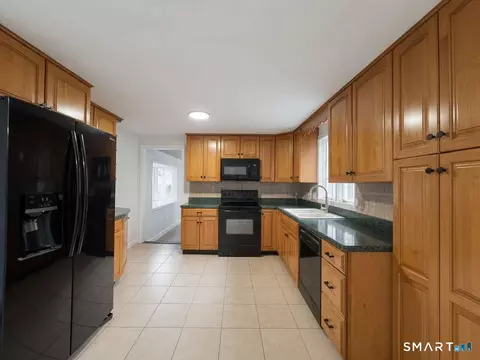 Kitchen - 32 Simon Rd, Enfield, CT 06082 photo 1 of 2