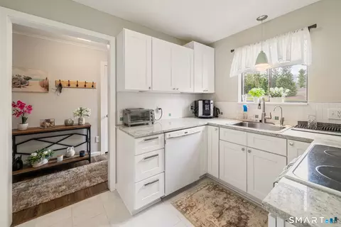 4 Heritage Vlg #A, Southbury, CT 06488