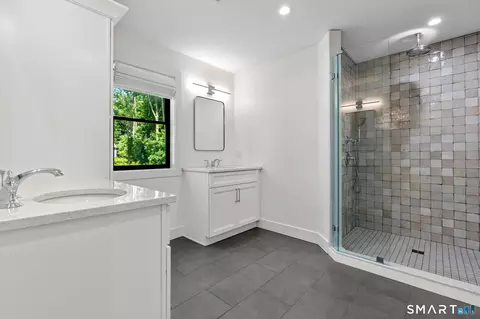 Bath - 37 Luca Ln, Wethersfield, CT 06109 photo 1 of 5