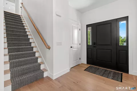 Entry Way - 37 Luca Ln, Wethersfield, CT 06109 photo 3 of 3