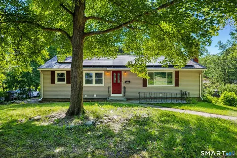 110 Greenwood Dr, Manchester, CT 06042