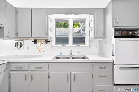 Kitchen - 78 Arrowhead Rd, Brookfield, CT 06804 photo 3 of 4