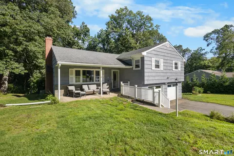 23 Dogwood Dr, Shelton, CT 06484
