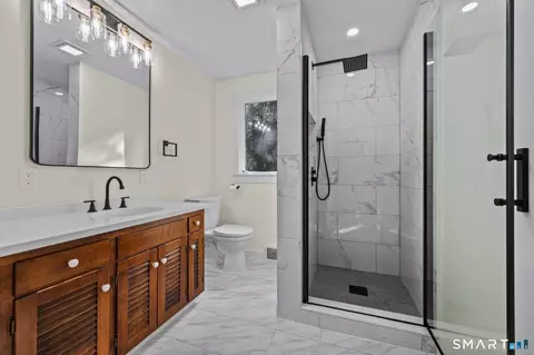 Bath - 37 Pilgrim Dr, Windsor, CT 06095 photo 1 of 3