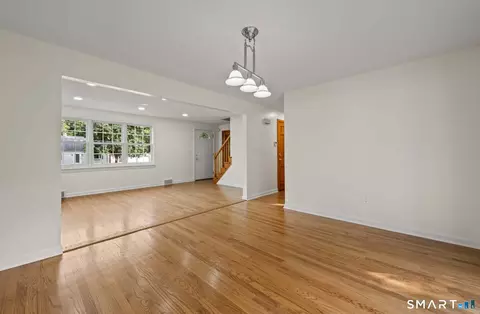 Living - 37 Pilgrim Dr, Windsor, CT 06095 photo 2 of 8
