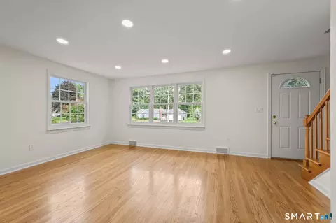 Living - 37 Pilgrim Dr, Windsor, CT 06095 photo 4 of 8