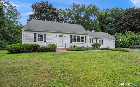 37 Pilgrim Dr, Windsor, CT 06095