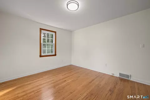 Bedroom - 37 Pilgrim Dr, Windsor, CT 06095 photo 2 of 13