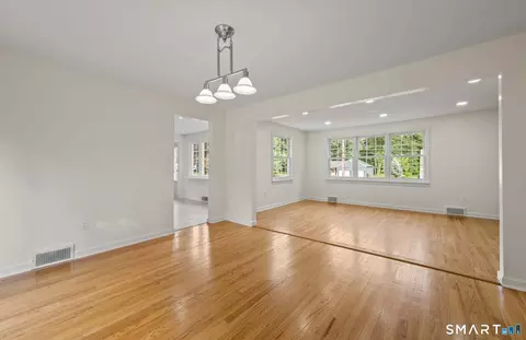 Living - 37 Pilgrim Dr, Windsor, CT 06095 photo 3 of 8