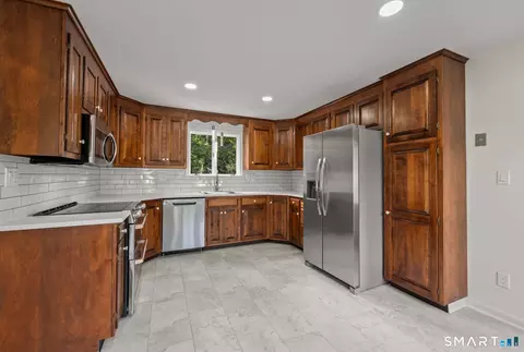 Kitchen - 37 Pilgrim Dr, Windsor, CT 06095 photo 4 of 4