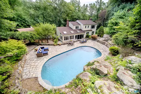237 Chestnut Hill Rd, Stamford, CT 06903