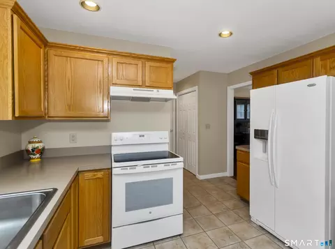 Kitchen - 31 Broadleaf Cir, Suffield, CT 06093 photo 2 of 2
