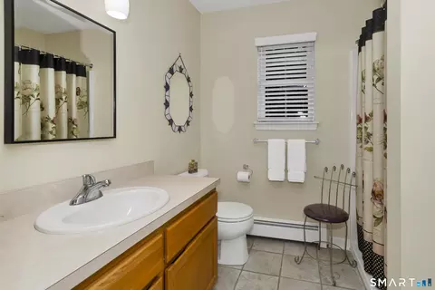 Bath - 31 Broadleaf Cir, Suffield, CT 06093 photo 2 of 4
