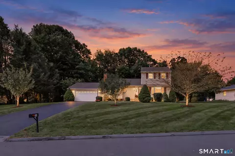 94 Ascolese Rd, Trumbull, CT 06611