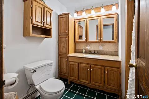 Bath - 44 Juggernaut Rd, Prospect, CT 06712 photo 1 of 2