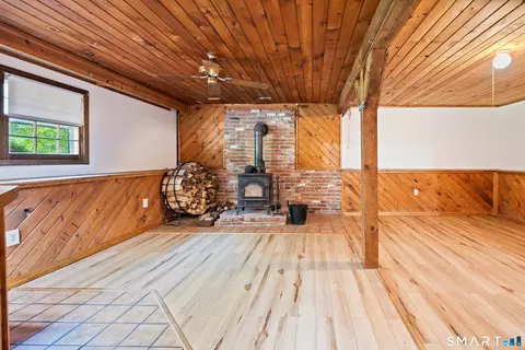 Living - 44 Juggernaut Rd, Prospect, CT 06712 photo 6 of 7