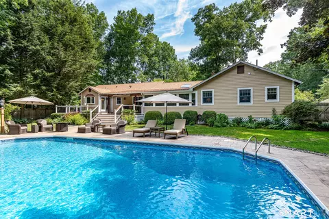 39 Hard Hill Rd, Woodbury, CT 06798