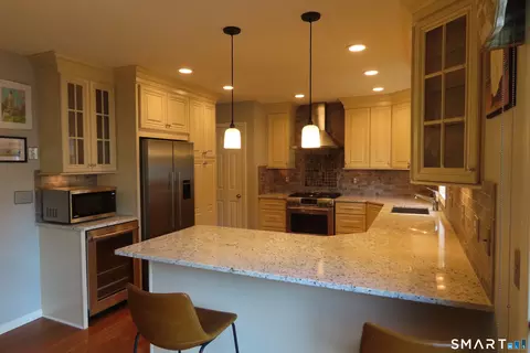 Kitchen - 93 Thomas St, Hamden, CT 06514 photo 2 of 3