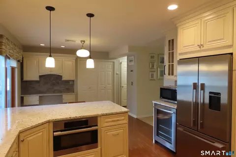 Kitchen - 93 Thomas St, Hamden, CT 06514 photo 3 of 3