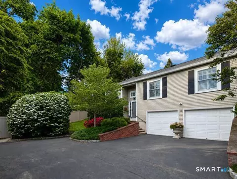 59 Bank St #59, New Canaan, CT 06840