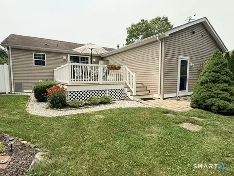 Exterior - 24 Cliff Rd, Ledyard, CT 06339 photo 2 of 5
