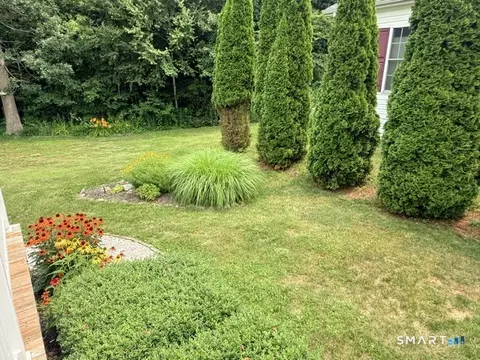 Exterior - 24 Cliff Rd, Ledyard, CT 06339 photo 4 of 5