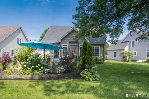 Exterior - 39 Greendale Dr #39, Suffield, CT 06078 photo 9 of 10