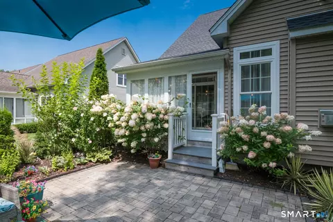 Exterior - 39 Greendale Dr #39, Suffield, CT 06078 photo 8 of 10