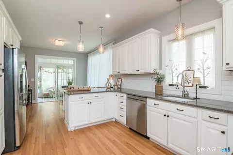 Kitchen - 39 Greendale Dr #39, Suffield, CT 06078 photo 2 of 5