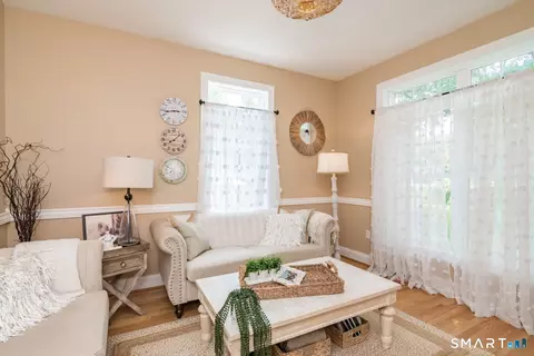 Living - 39 Greendale Dr #39, Suffield, CT 06078 photo 2 of 2