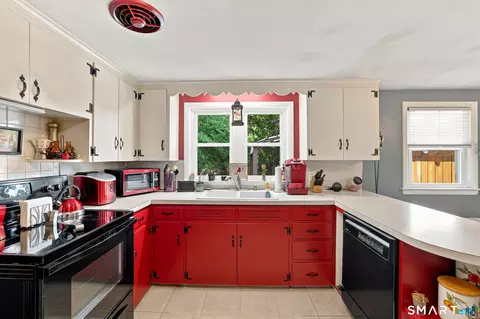 Kitchen - 20 Frederick St, Torrington, CT 06790 photo 4 of 4