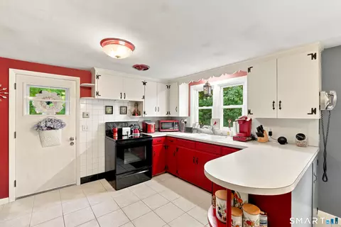 Kitchen - 20 Frederick St, Torrington, CT 06790 photo 2 of 4