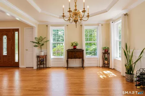 Entry Way - 5 Stone Gate Dr, Sandy Hook, CT 06482 photo 6 of 11