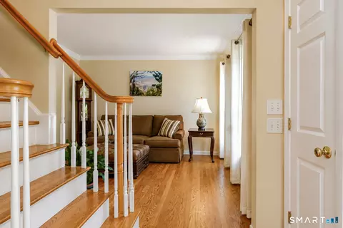 Entry Way - 5 Stone Gate Dr, Sandy Hook, CT 06482 photo 3 of 11