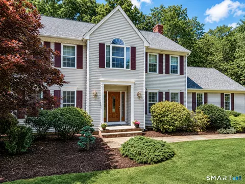Exterior - 5 Stone Gate Dr, Sandy Hook, CT 06482 photo 2 of 4