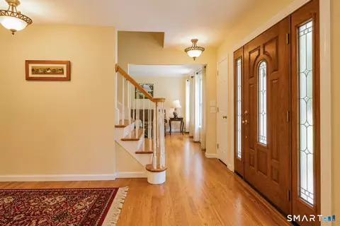 Entry Way - 5 Stone Gate Dr, Sandy Hook, CT 06482 photo 8 of 11