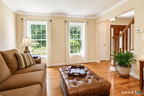 Entry Way - 5 Stone Gate Dr, Sandy Hook, CT 06482 photo 4 of 11