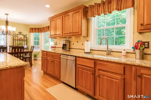 Kitchen - 5 Stone Gate Dr, Sandy Hook, CT 06482 photo 3 of 4