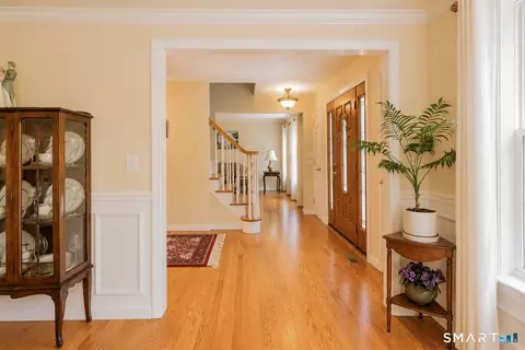 Entry Way - 5 Stone Gate Dr, Sandy Hook, CT 06482 photo 7 of 11