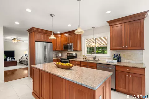 Kitchen - 38 Clearview Dr, Sandy Hook, CT 06482 photo 5 of 6