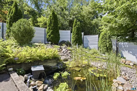 Exterior - 40 Elbow Hill Rd, Brookfield, CT 06804 photo 3 of 7