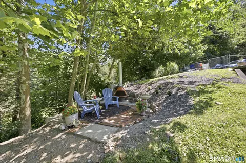 Exterior - 40 Elbow Hill Rd, Brookfield, CT 06804 photo 4 of 7
